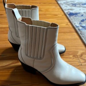 Boots size 6 hardly worn